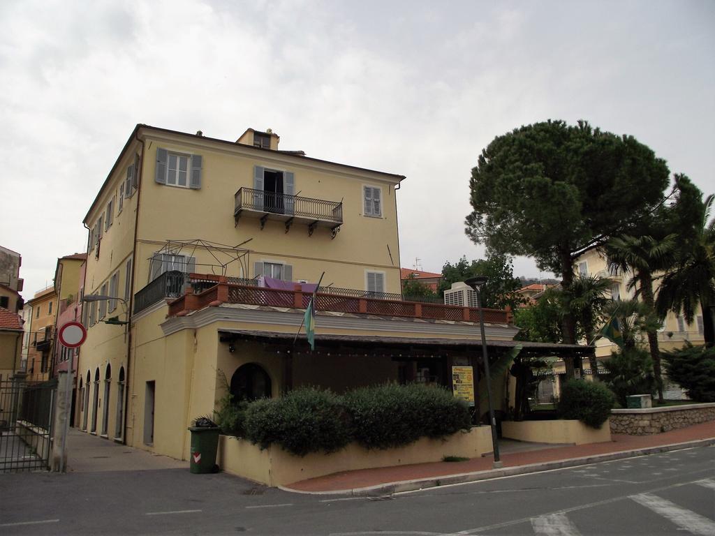 Casa Azzurro Pervinca by Holiday World Finale Ligure Esterno foto